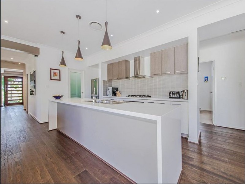 18 Clive Road, Birkdale QLD 4159