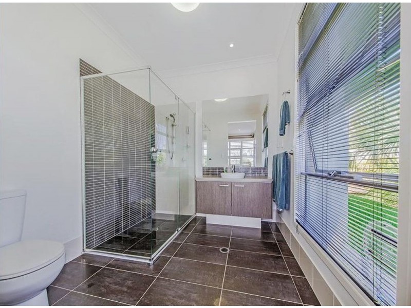 18 Clive Road, Birkdale QLD 4159