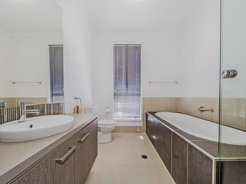 18 Clive Road, Birkdale QLD 4159