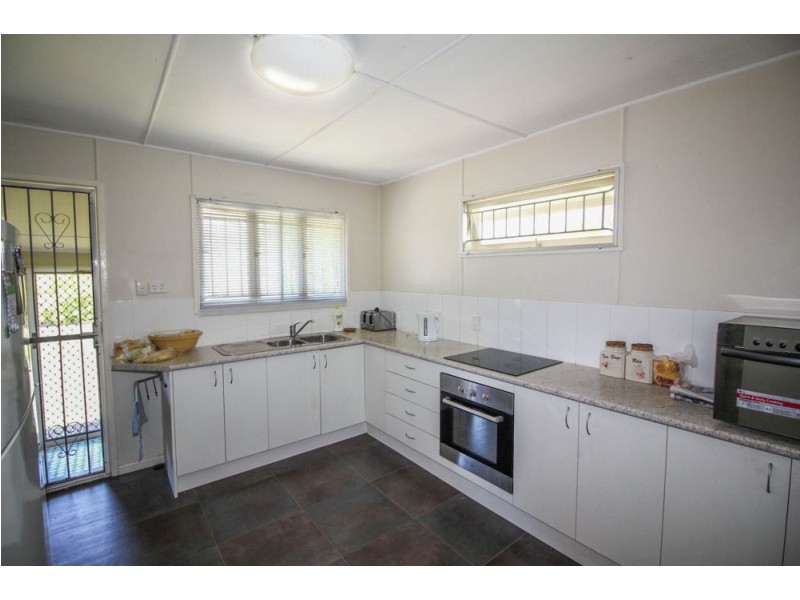 166 Randall Rd, Wynnum West QLD 4178