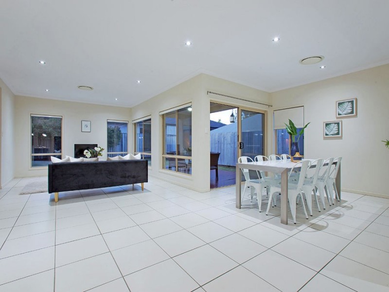 32 Figtree Place, Wakerley QLD 4154