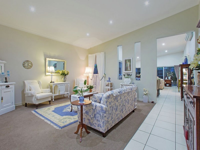 11 Chipping Close, Wakerley QLD 4154