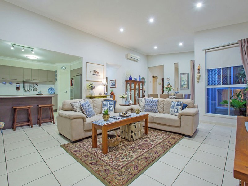 11 Chipping Close, Wakerley QLD 4154