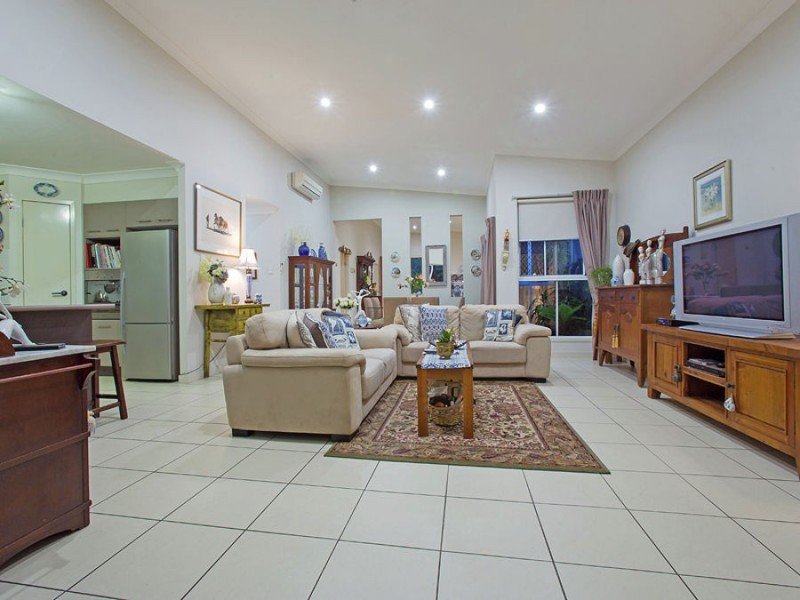 11 Chipping Close, Wakerley QLD 4154