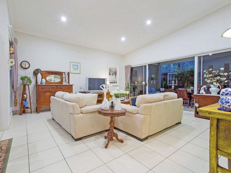 11 Chipping Close, Wakerley QLD 4154