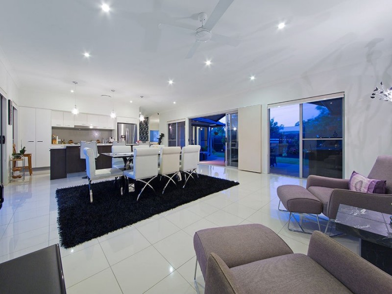 77 Brook Street, Wakerley QLD 4154