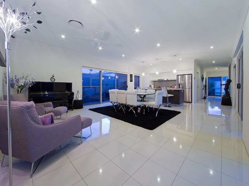 77 Brook Street, Wakerley QLD 4154