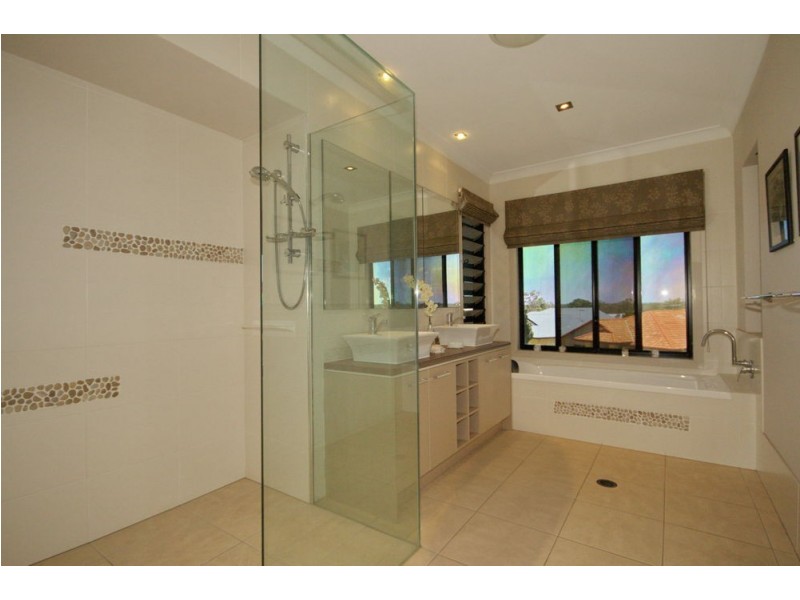 21 Clarance Street, Wakerley QLD 4154