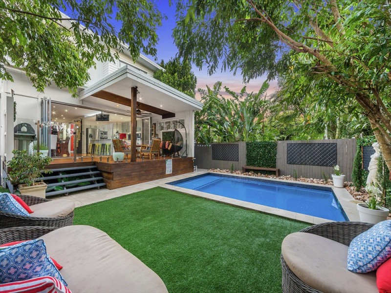 11 PINE STREET, Wynnum QLD 4178