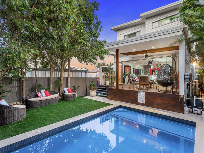 11 PINE STREET, Wynnum QLD 4178