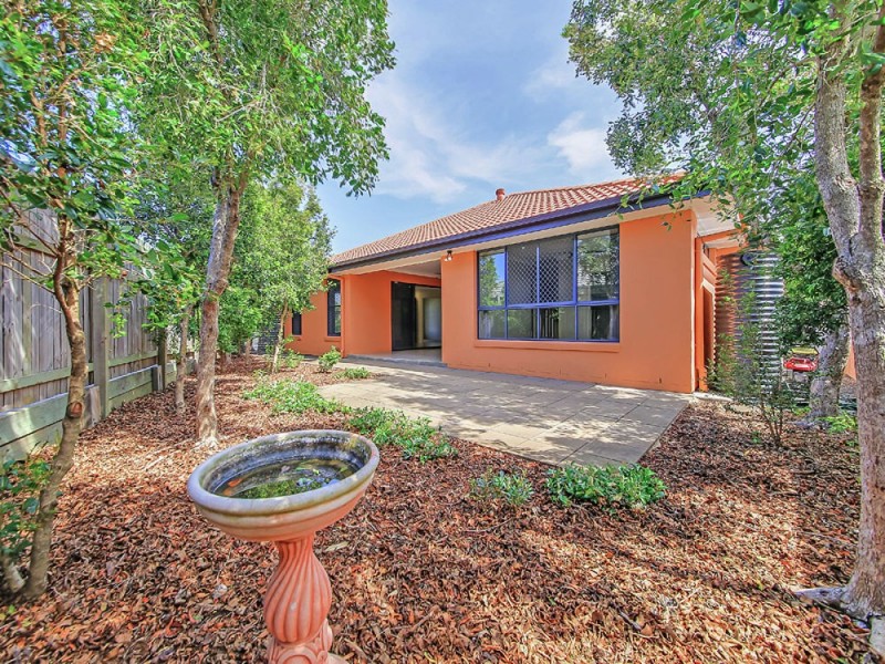4 Begonia Court, Wynnum West QLD 4178