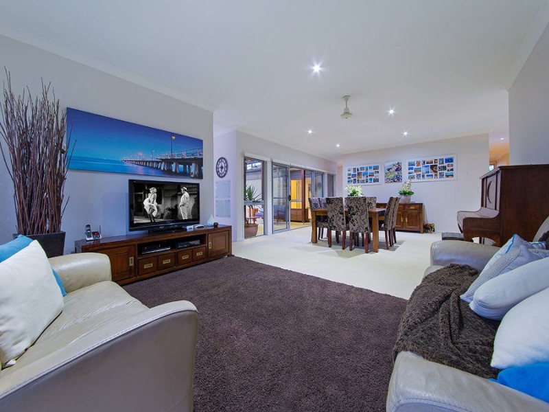 1 Franklin Street, Wakerley QLD 4154