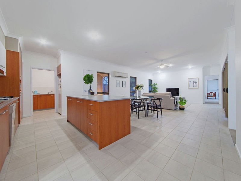 11 Mossvale Drive, Wakerley QLD 4154