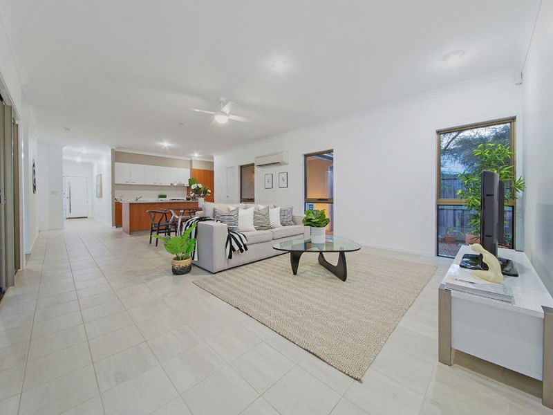 11 Mossvale Drive, Wakerley QLD 4154