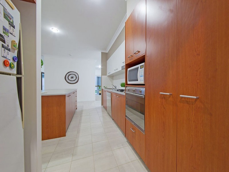 11 Mossvale Drive, Wakerley QLD 4154