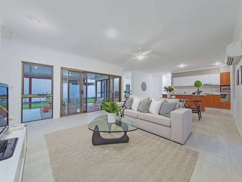 11 Mossvale Drive, Wakerley QLD 4154