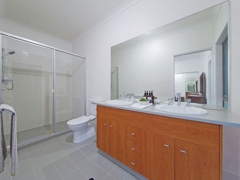 11 Mossvale Drive, Wakerley QLD 4154