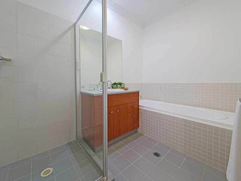 11 Mossvale Drive, Wakerley QLD 4154