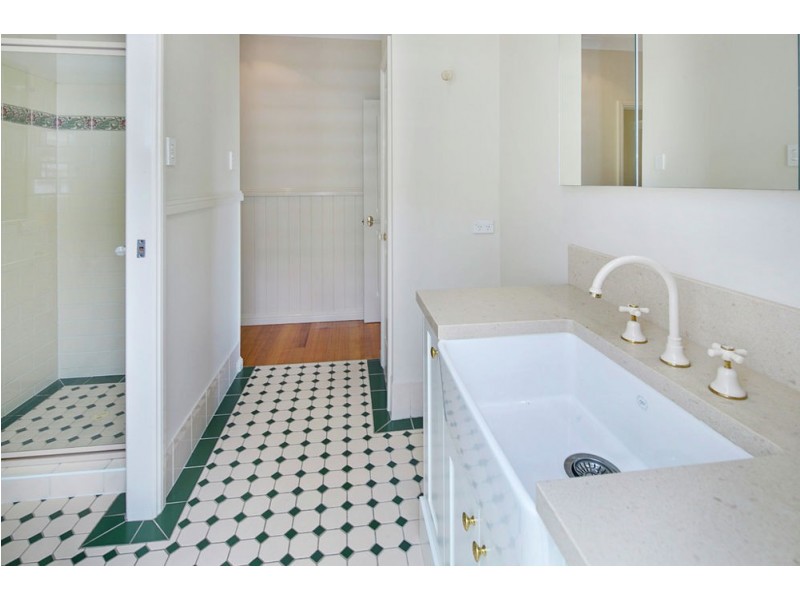 14 Melville Tce, Wynnum QLD 4178