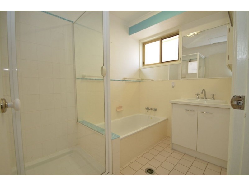 20 McCurley Street, Wynnum West QLD 4178