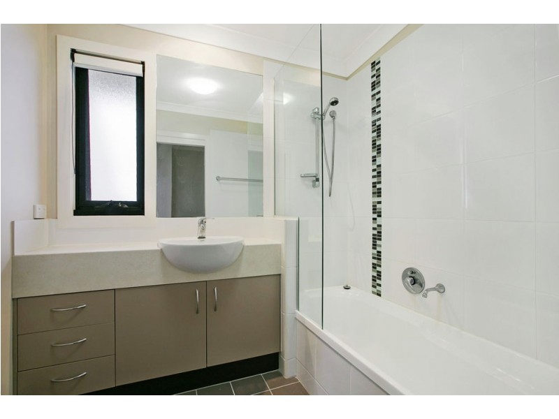 1/6 Emsworth Street, Wynnum QLD 4178