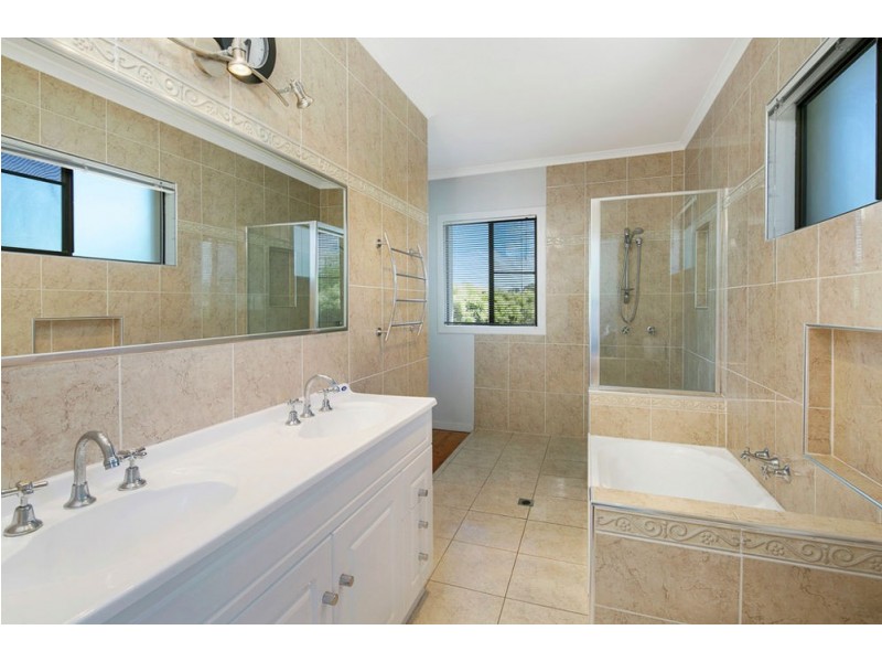 35 Wondall Rd, Wynnum West QLD 4178