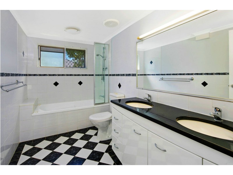 35 Wondall Rd, Wynnum West QLD 4178