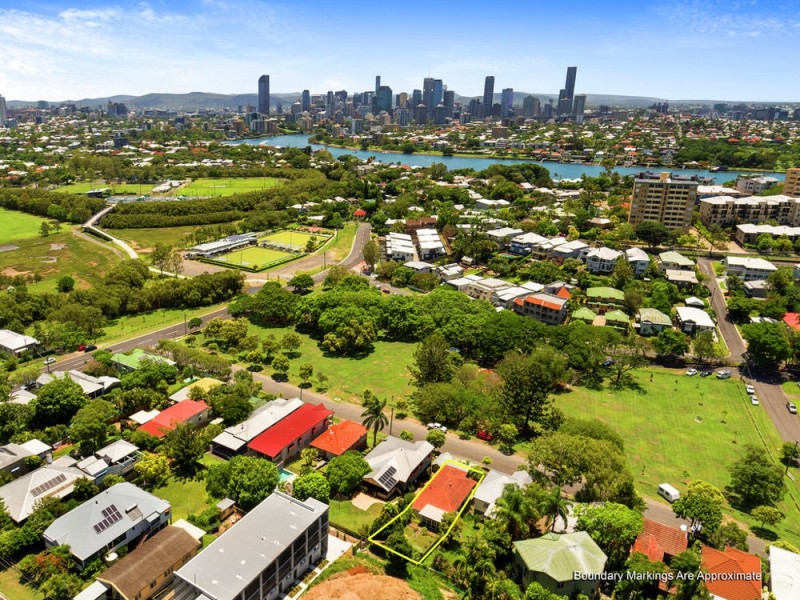 25 Brentnall Street, Norman Park QLD 4170