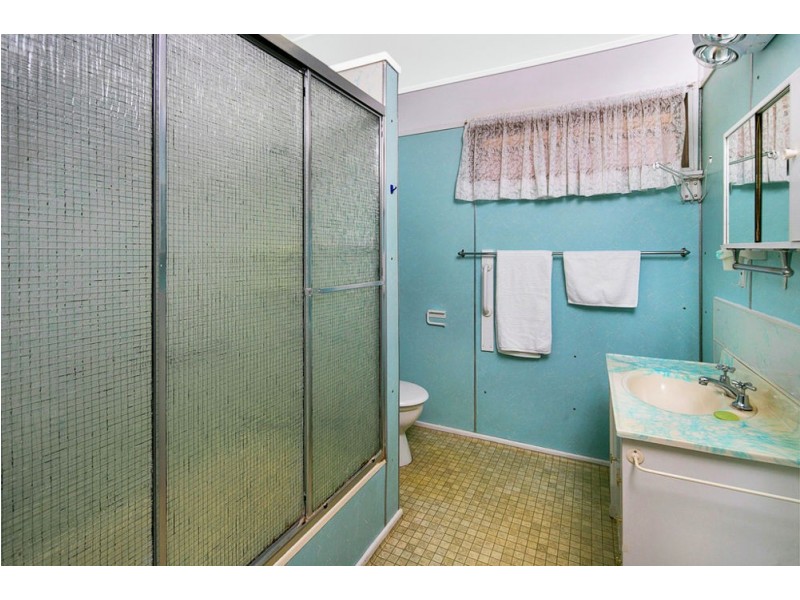 25 Brentnall Street, Norman Park QLD 4170