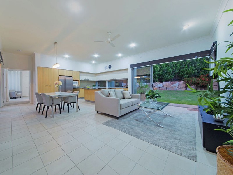 2 Hepburn Close, Wakerley QLD 4154