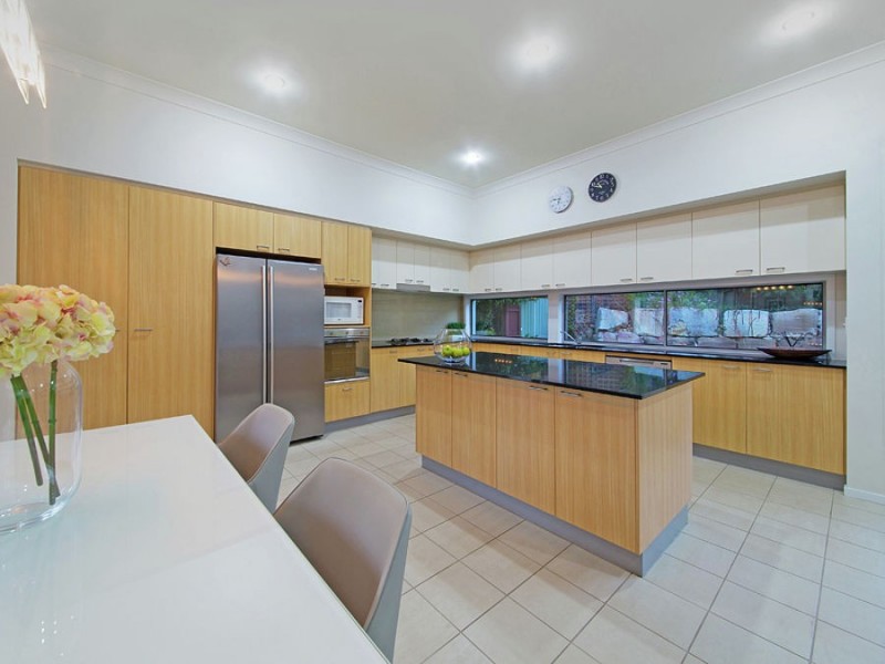 2 Hepburn Close, Wakerley QLD 4154