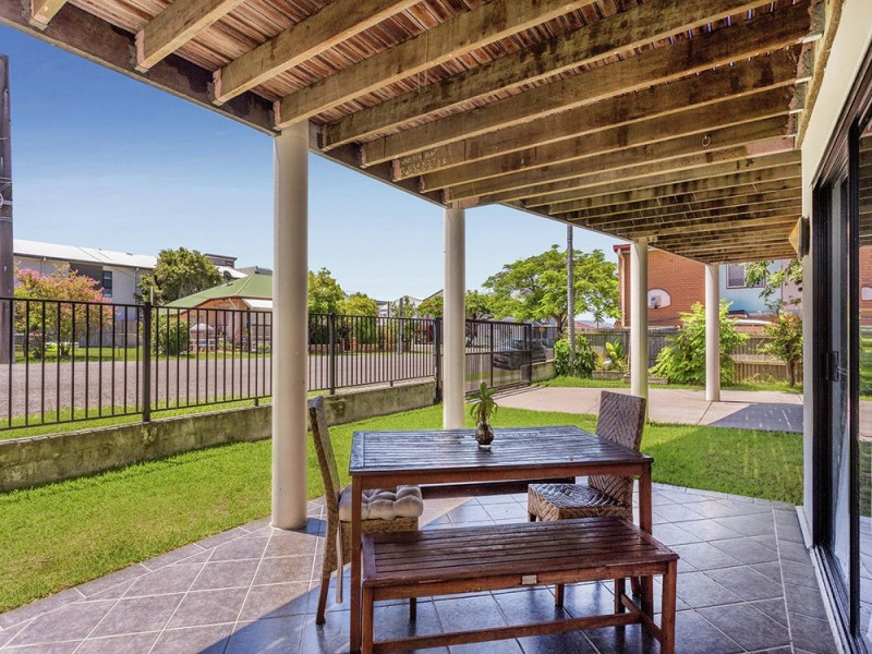 211 Gordon Pde, Manly QLD 4179