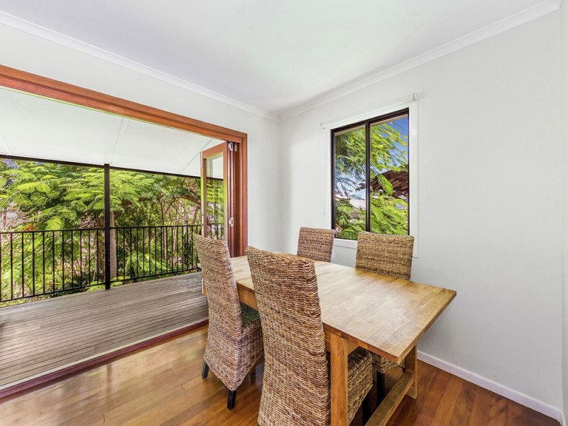 211 Gordon Pde, Manly QLD 4179