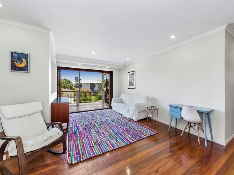 211 Gordon Pde, Manly QLD 4179