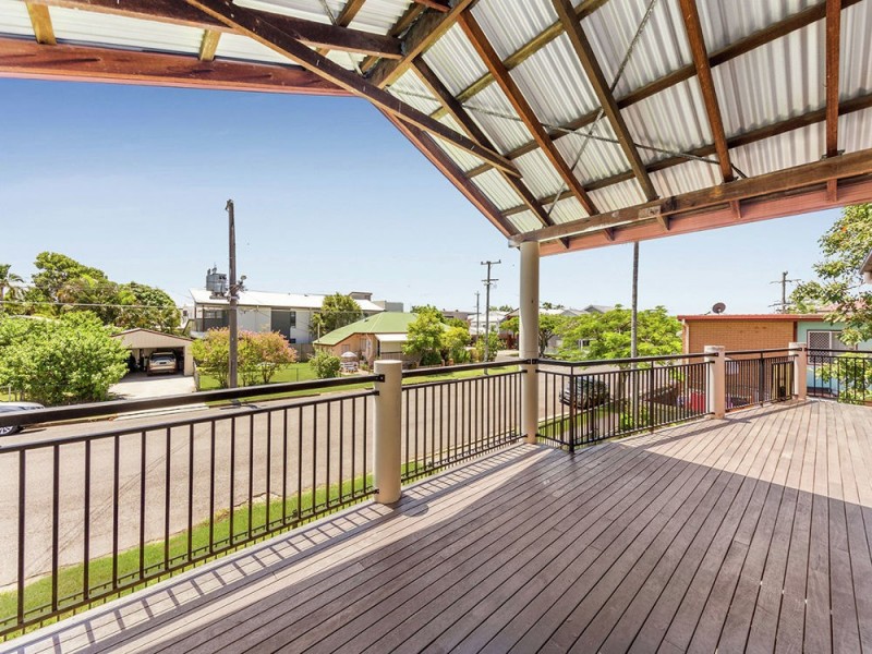 211 Gordon Pde, Manly QLD 4179
