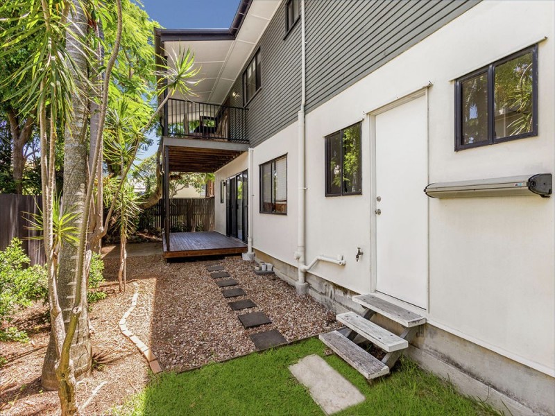 211 Gordon Pde, Manly QLD 4179