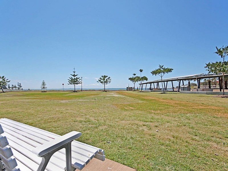 211 Gordon Pde, Manly QLD 4179