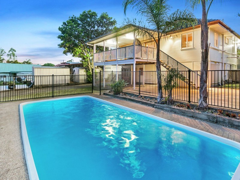 11 Bushing Street, Wynnum West QLD 4178