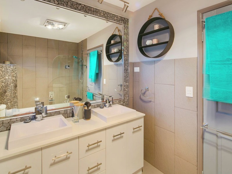 11 Bushing Street, Wynnum West QLD 4178