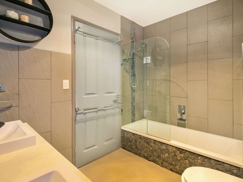 11 Bushing Street, Wynnum West QLD 4178