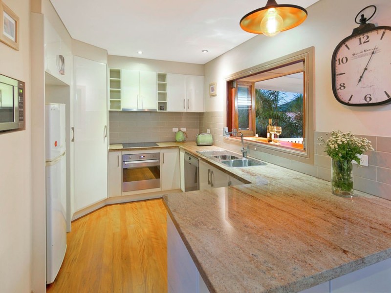 11 Bushing Street, Wynnum West QLD 4178