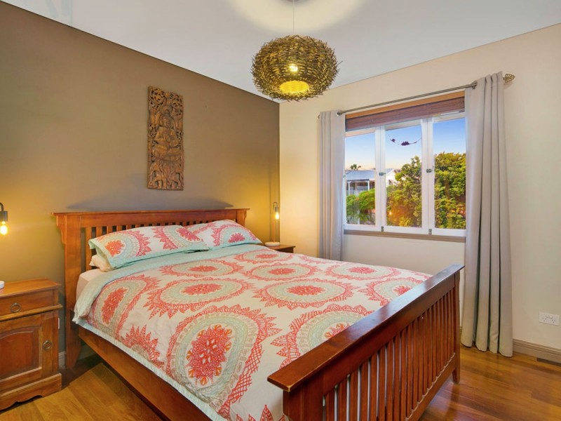 11 Bushing Street, Wynnum West QLD 4178