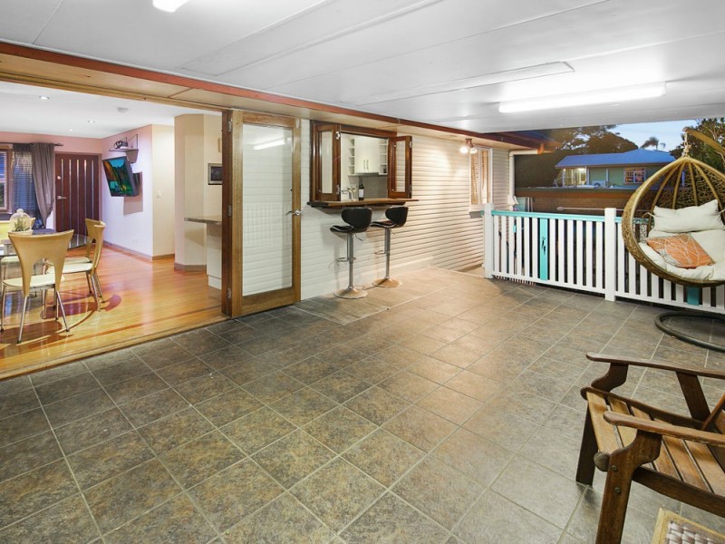 11 Bushing Street, Wynnum West QLD 4178