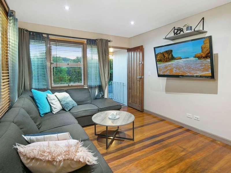 11 Bushing Street, Wynnum West QLD 4178