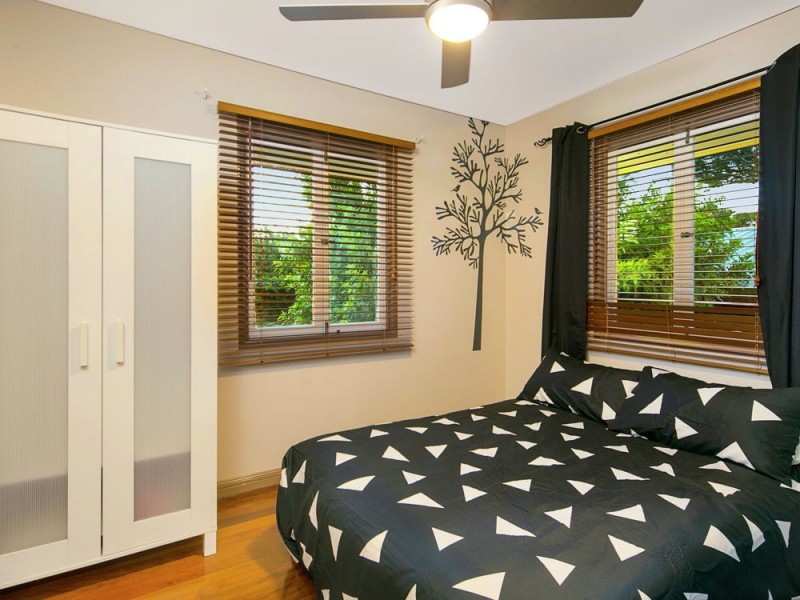 11 Bushing Street, Wynnum West QLD 4178