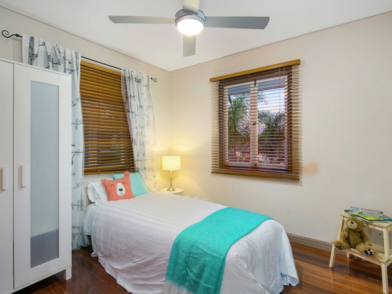 11 Bushing Street, Wynnum West QLD 4178