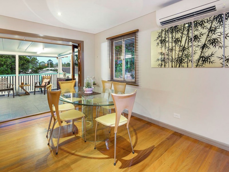 11 Bushing Street, Wynnum West QLD 4178