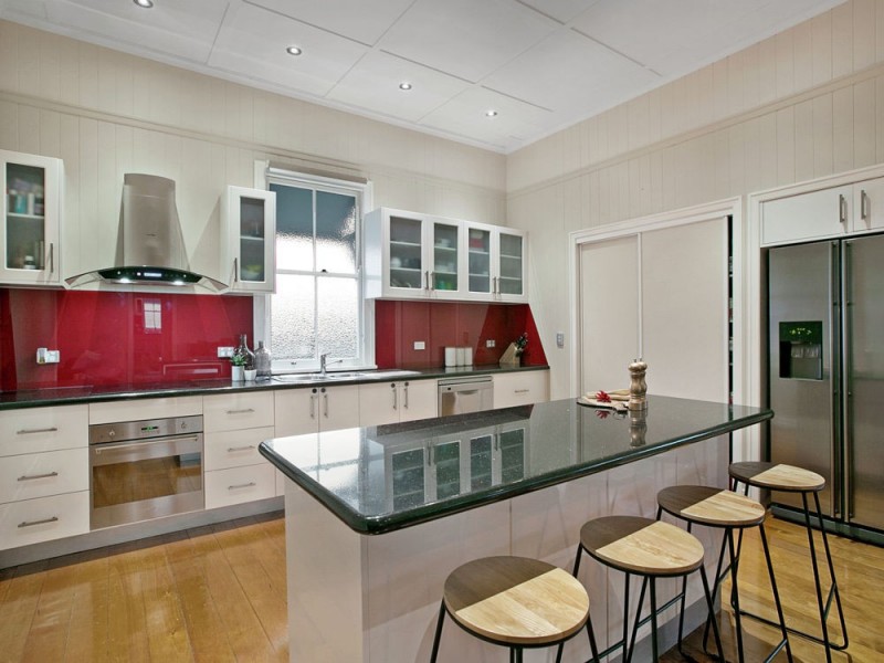 43 Emsworth Street, Wynnum QLD 4178