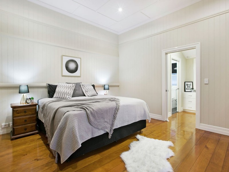 43 Emsworth Street, Wynnum QLD 4178