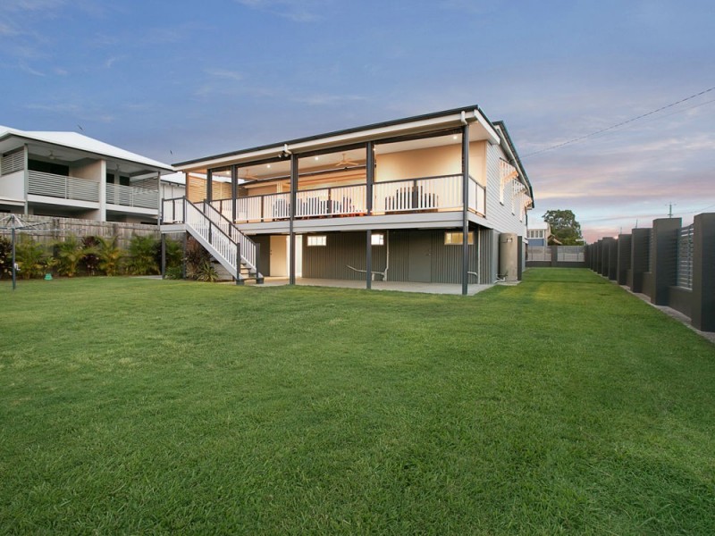 43 Emsworth Street, Wynnum QLD 4178